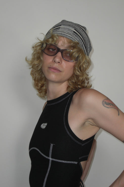 BACK SLIT STITCH TANK TOP -BLACK-